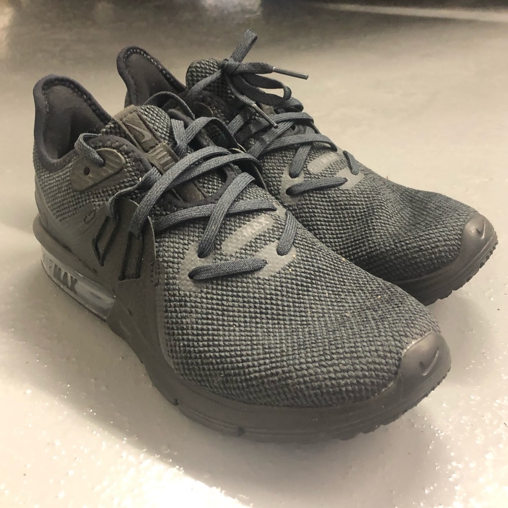 Black Nike Airmax sneakers